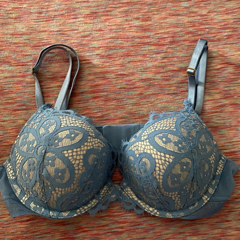 Victoria’s Secret bombshell bra